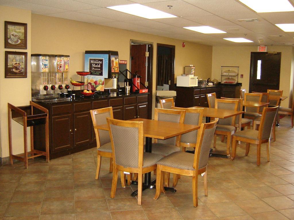 Days Inn By Wyndham Phenix City Near Fort Moore Extérieur photo