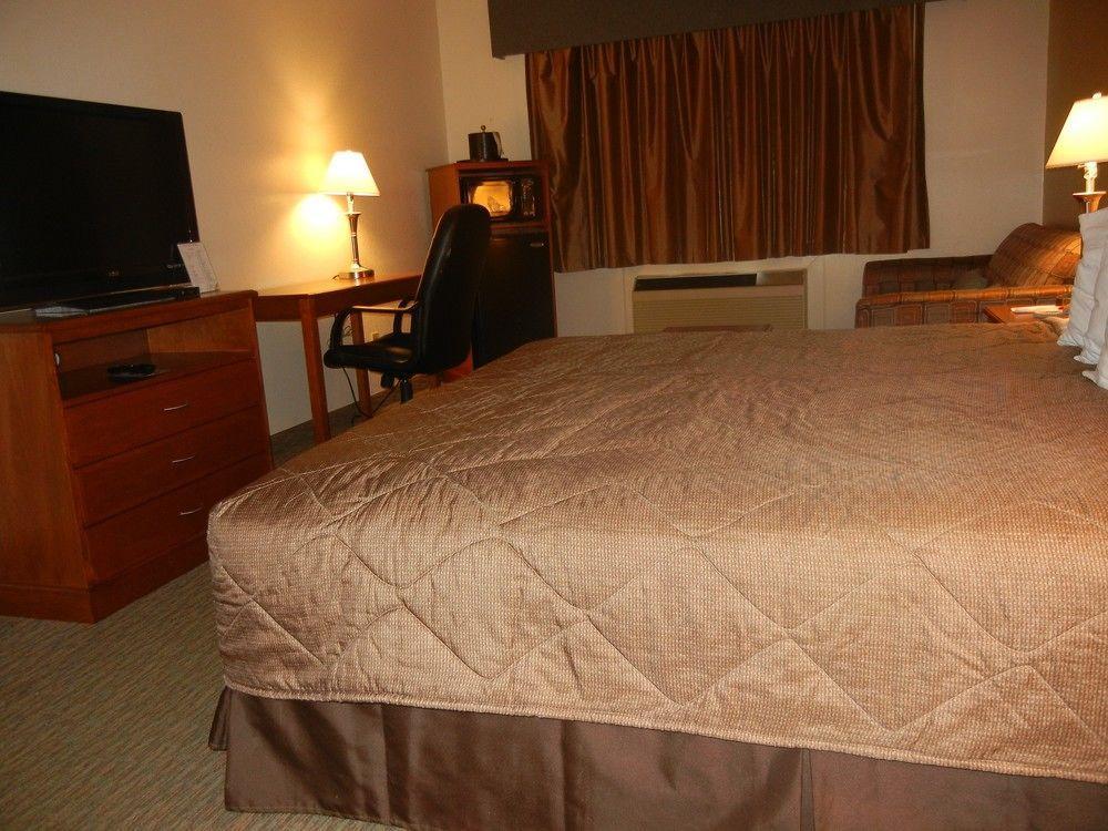 Days Inn By Wyndham Phenix City Near Fort Moore Extérieur photo