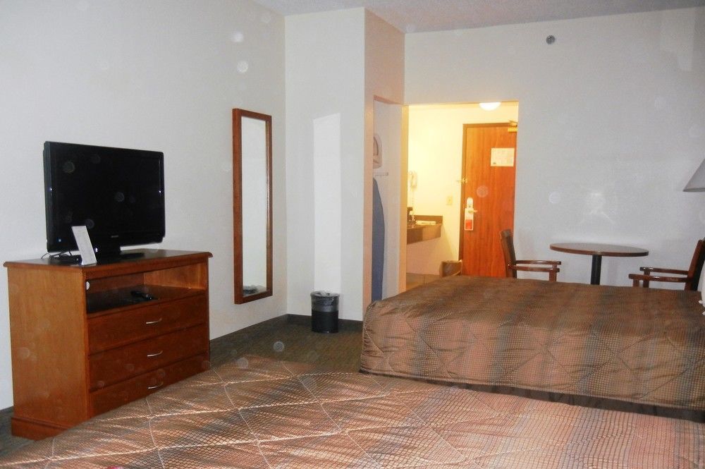 Days Inn By Wyndham Phenix City Near Fort Moore Extérieur photo
