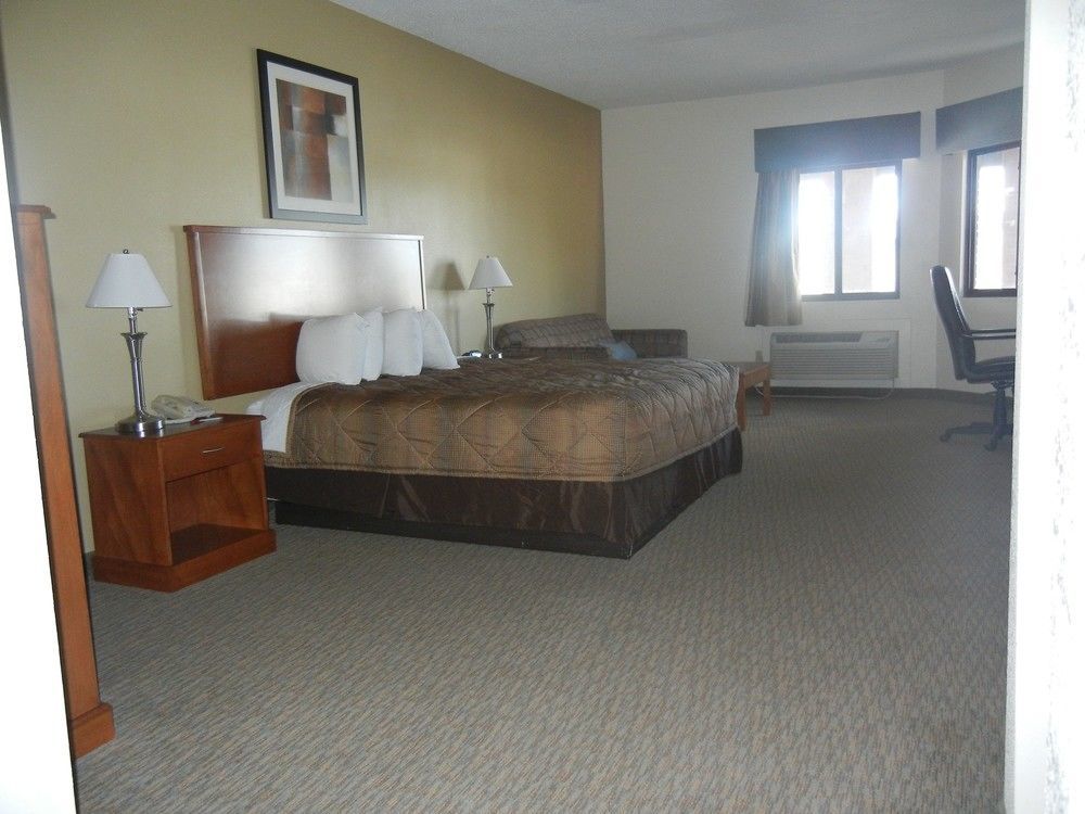 Days Inn By Wyndham Phenix City Near Fort Moore Extérieur photo