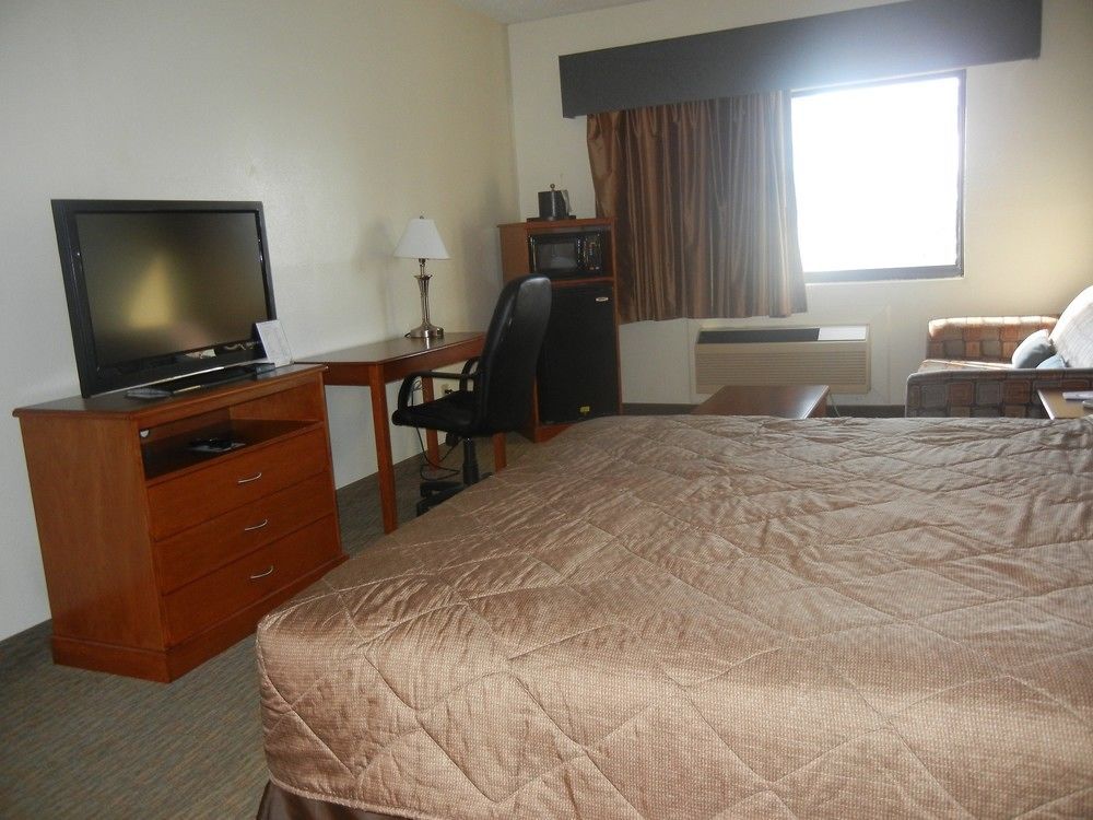 Days Inn By Wyndham Phenix City Near Fort Moore Extérieur photo