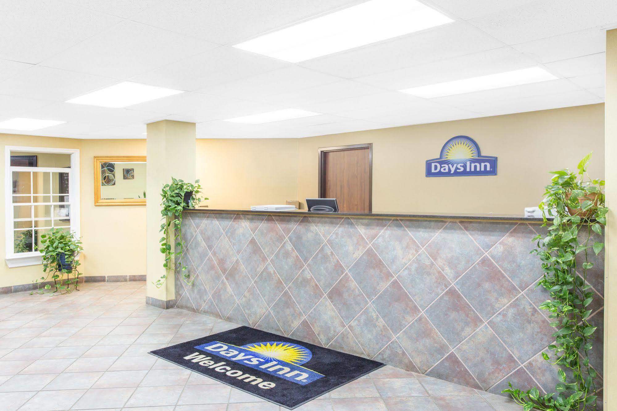 Days Inn By Wyndham Phenix City Near Fort Moore Extérieur photo