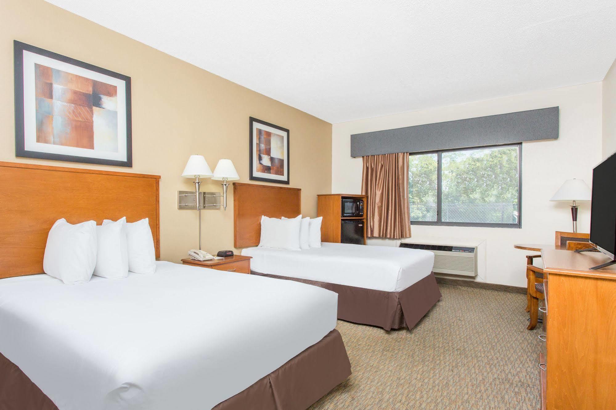 Days Inn By Wyndham Phenix City Near Fort Moore Extérieur photo