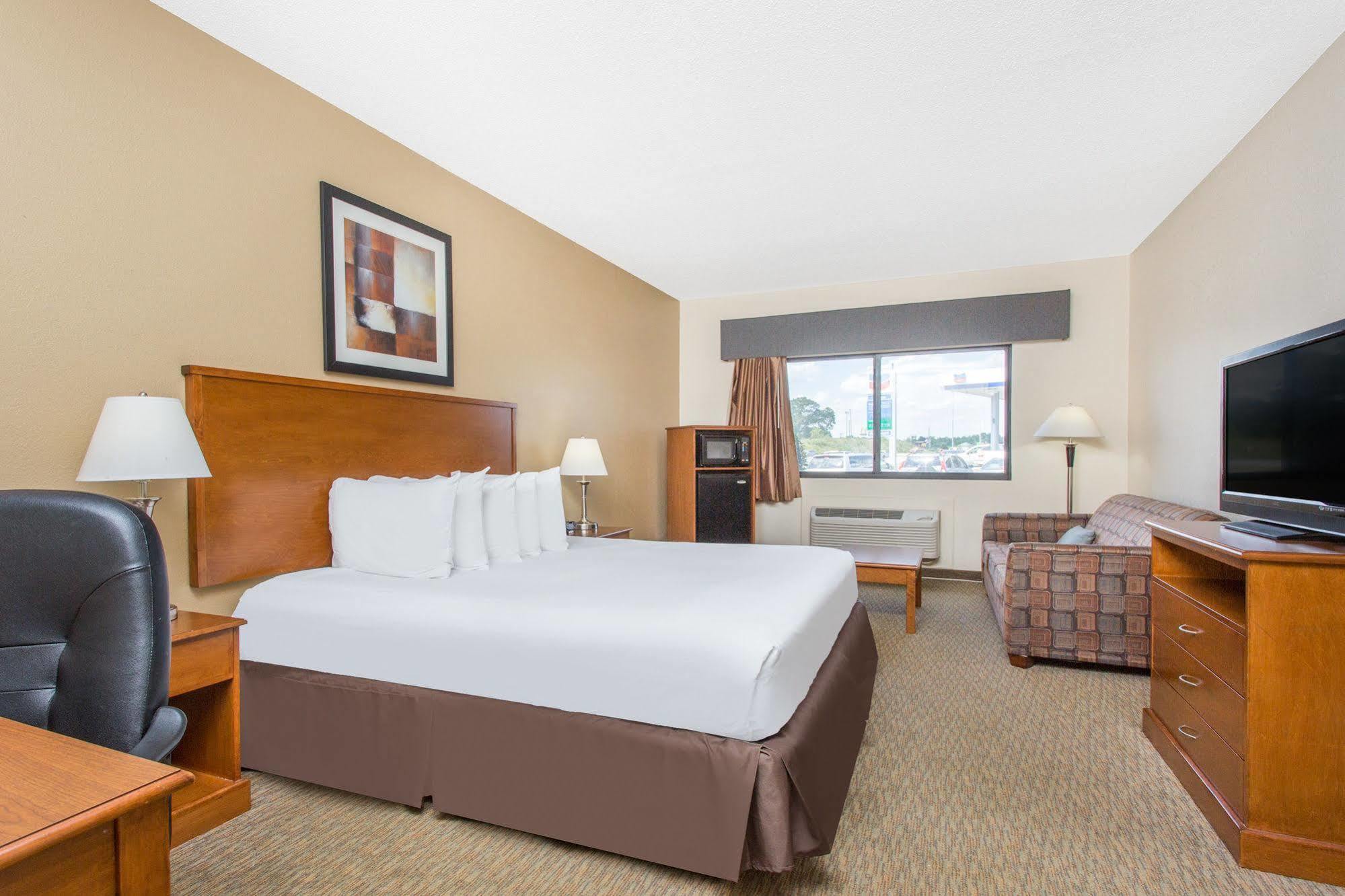 Days Inn By Wyndham Phenix City Near Fort Moore Extérieur photo