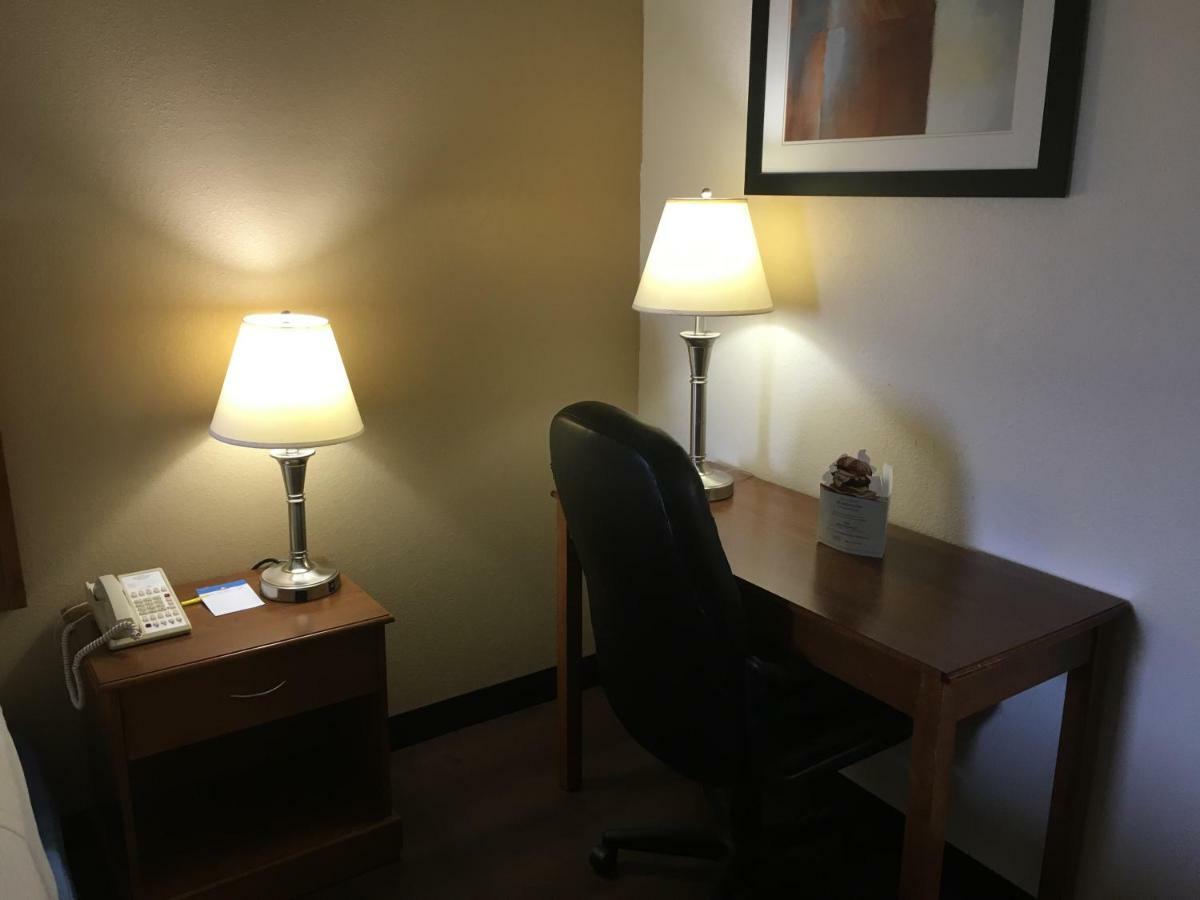 Days Inn By Wyndham Phenix City Near Fort Moore Extérieur photo